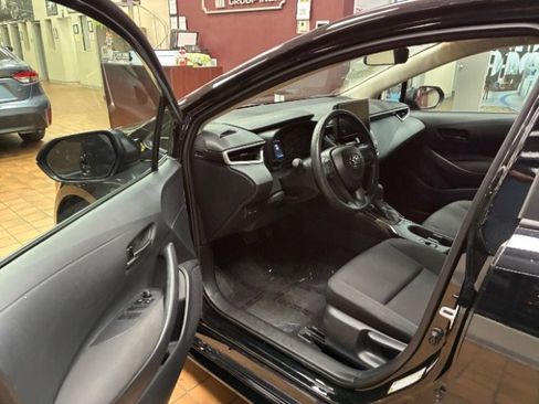 Used 2025 Toyota Corolla LE image 14