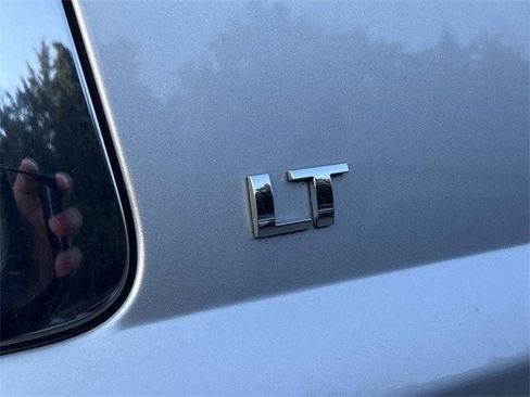 Used 2017 Chevrolet Suburban LT image 10