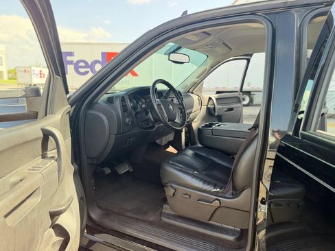 Used 2011 Chevrolet Silverado 2500 LT w/ Interior Plus Package RWD image 20