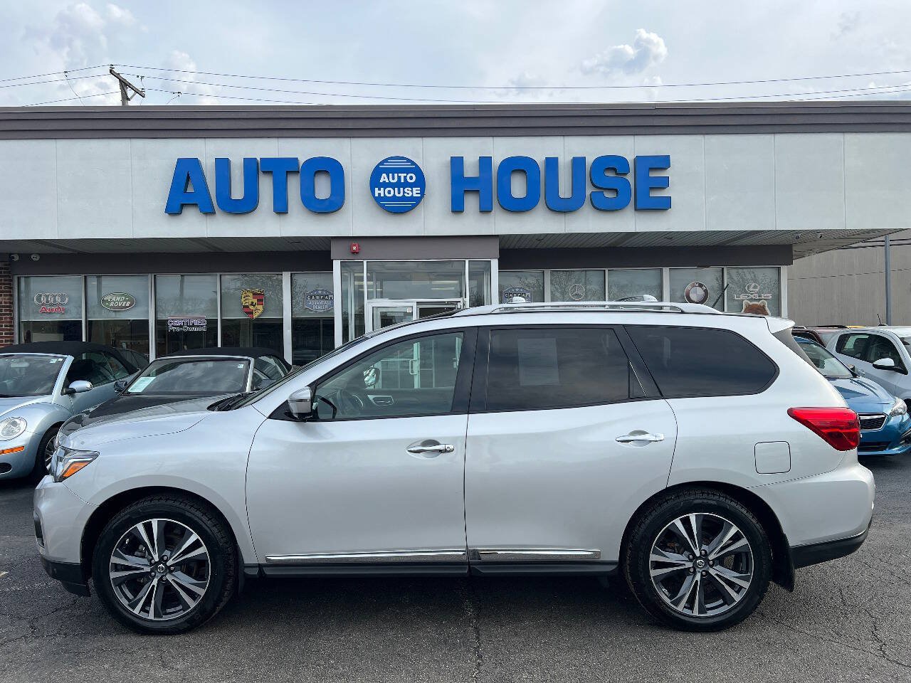 Used 2018 Nissan Pathfinder Platinum AWD/4WD image 8