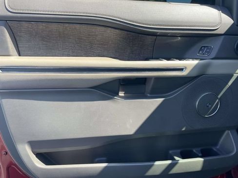 Used 2018 Ford Expedition Limited w/ Equipment Group 302A RWD image 16