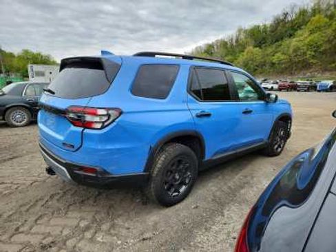 Used 2025 Honda Pilot TrailSport image 5