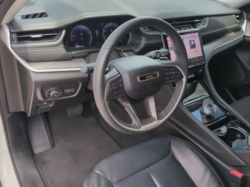 Used 2023 Jeep Grand Cherokee Limited RWD image 10
