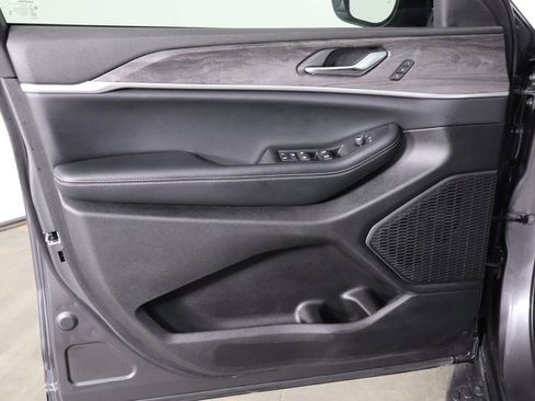 Used 2024 Jeep Grand Cherokee L Limited w/ Black Appearance Package image 22