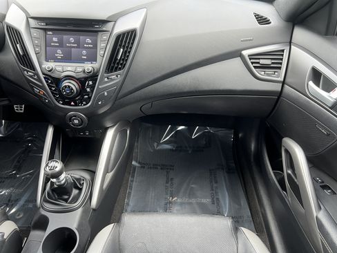 Used 2016 Hyundai Veloster Turbo FWD image 33