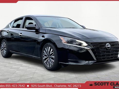 Used 2024 Nissan Altima 2.5 SV image 1