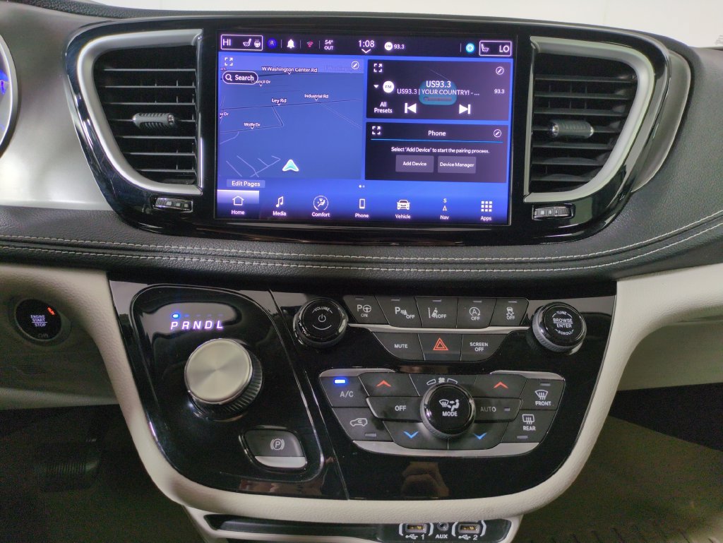 Used 2022 Chrysler Pacifica Touring-L w/ Uconnect Theater Family Group AWD/4WD image 24