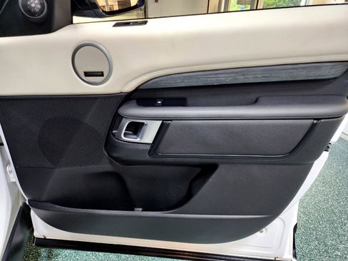 Used 2022 Land Rover Discovery S R-Dynamic image 32