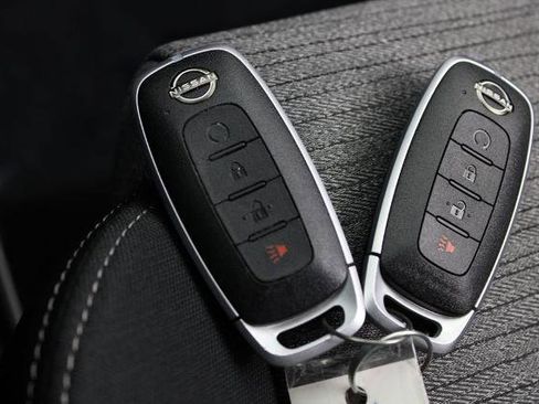 Certified 2023 Nissan Rogue SV image 30