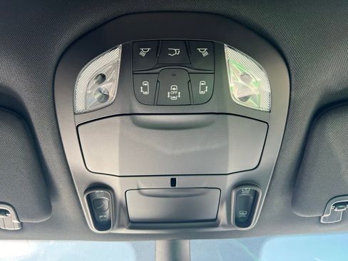 Used 2024 Chrysler Pacifica Limited w/ S Appearance Package image 23