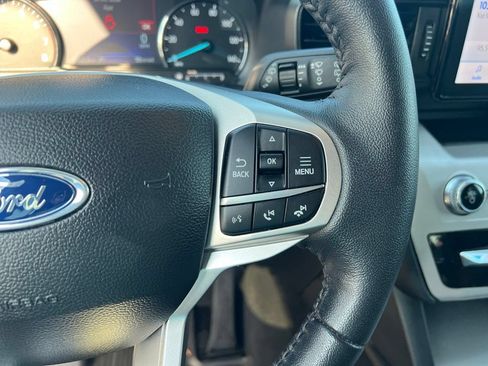 Used 2024 Ford Explorer XLT AWD/4WD image 40