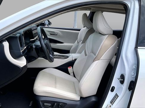 Used 2024 Toyota Crown AWD/4WD image 8