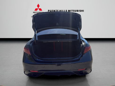 Used 2023 Alfa Romeo Giulia Veloce RWD image 9