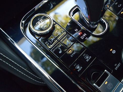 Used 2022 Bentley Flying Spur V8 image 51