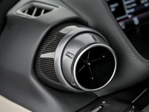 Used 2021 Ferrari 812 GTS image 32