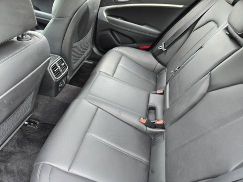 Used 2022 Genesis G70 2.0T image 32