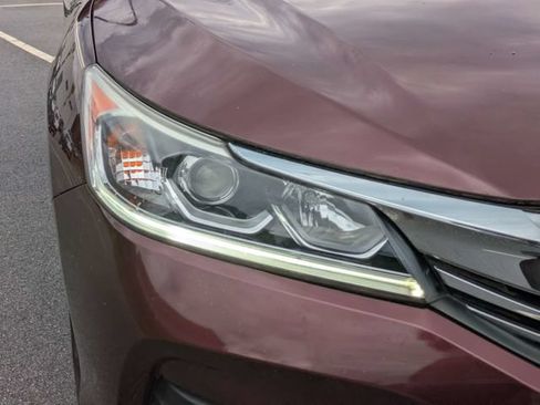 Used 2017 Honda Accord EX-L image 10