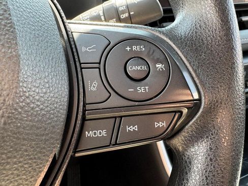 Used 2025 Toyota RAV4 XLE image 17