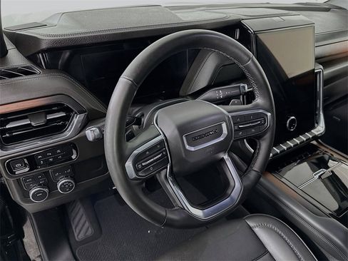 Used 2025 GMC Yukon XL Denali image 9