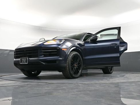 Certified 2025 Porsche Cayenne image 36