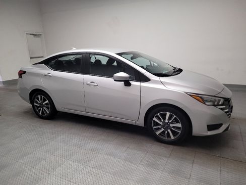 Used 2025 Nissan Versa SV FWD image 11