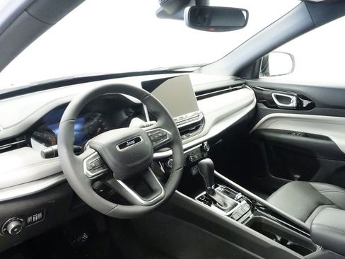 New 2026 Jeep Compass Limited image 30