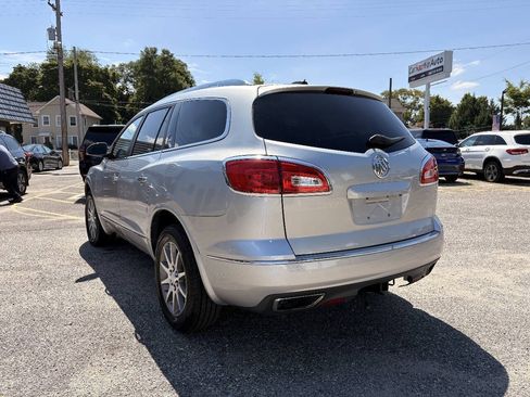 Used 2017 Buick Enclave Leather FWD image 10