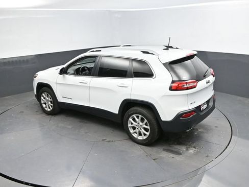 Used 2016 Jeep Cherokee Latitude w/ Safety/Convenience Group AWD/4WD image 41