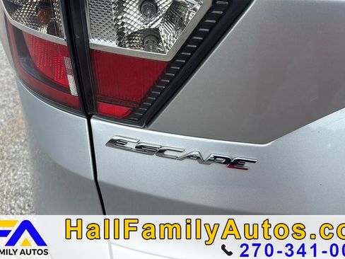 Used 2017 Ford Escape SE FWD image 9