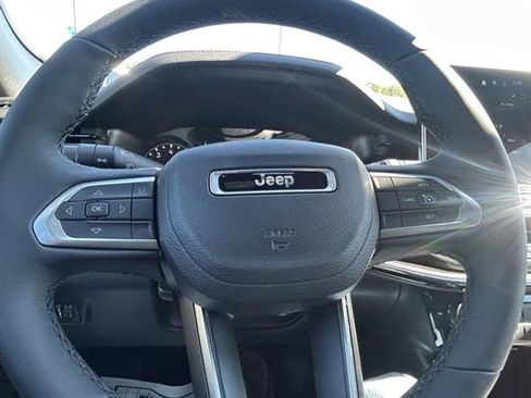 New 2026 Jeep Compass Latitude image 11