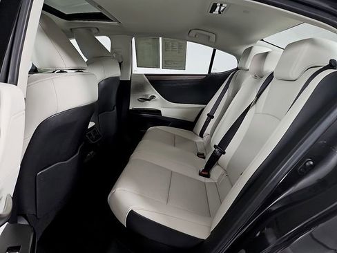 Certified 2025 Lexus ES 300h w/ Premium Package image 11