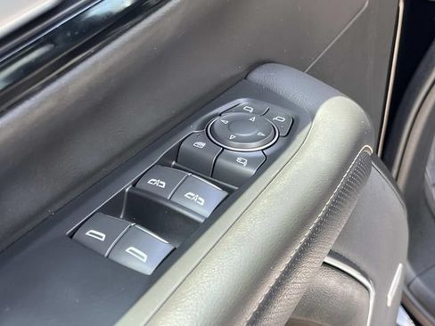 Used 2025 Chevrolet Tahoe Premier RWD image 31