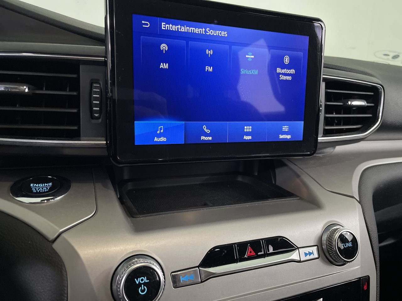Used 2022 Ford Explorer XLT w/ Equipment Group 202A AWD/4WD image 16