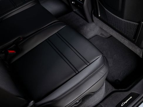 New 2026 Porsche Cayenne image 35