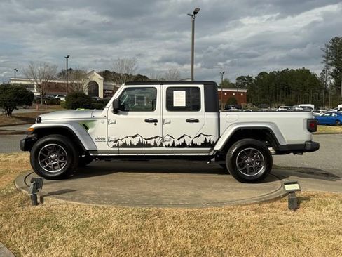 Used 2022 Jeep Gladiator Overland w/ Popular Equipment Package image 4