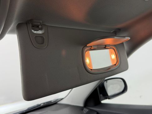 Used 2019 Jeep Cherokee Limited image 25