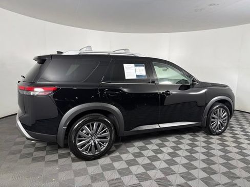 Certified 2025 Nissan Pathfinder SL w/ SL Premium Package FWD image 11