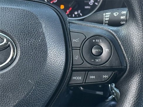 Used 2022 Toyota RAV4 LE image 15