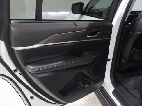 Certified 2023 Jeep Grand Cherokee L Limited w/ Luxury Tech Group II AWD/4WD image 20
