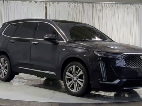 Used 2023 Cadillac XT6 Premium Luxury image 2