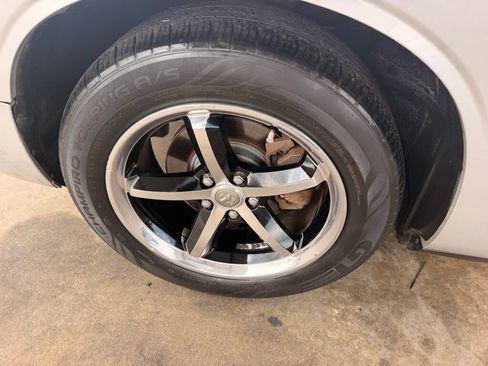 Used 2010 Dodge Challenger SE RWD image 13