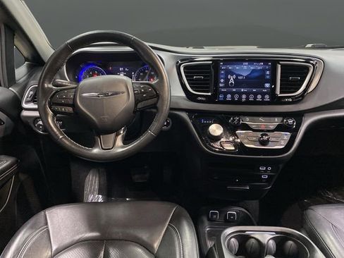 Used 2020 Chrysler Pacifica Touring-L Plus image 5