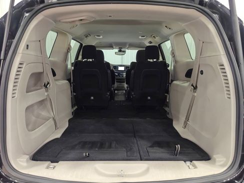 Used 2023 Chrysler Voyager LX FWD image 28