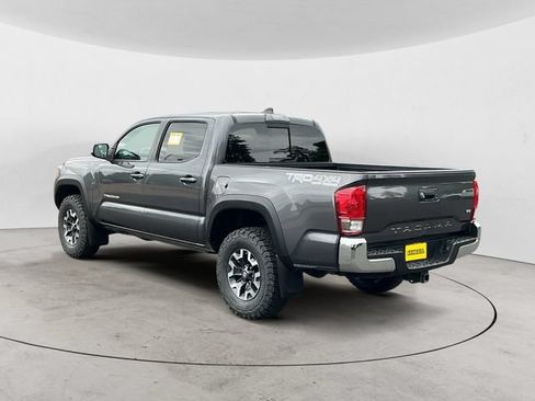Used 2017 Toyota Tacoma TRD Off-Road w/ Tow Package AWD/4WD image 3