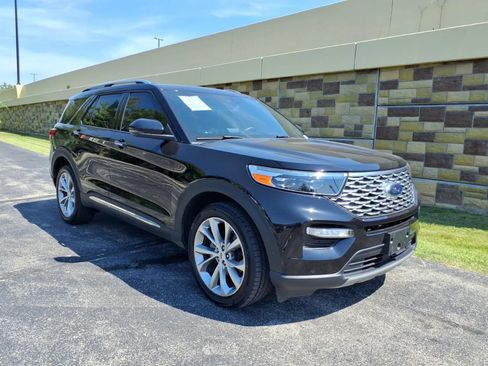 Used 2021 Ford Explorer Platinum w/ Equipment Group 601A AWD/4WD image 2