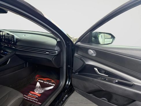 Used 2022 Hyundai Elantra SEL w/ Convenience Package FWD image 19