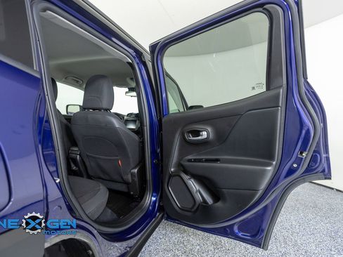 Used 2020 Jeep Renegade Trailhawk w/ Cold Weather Group AWD/4WD image 34