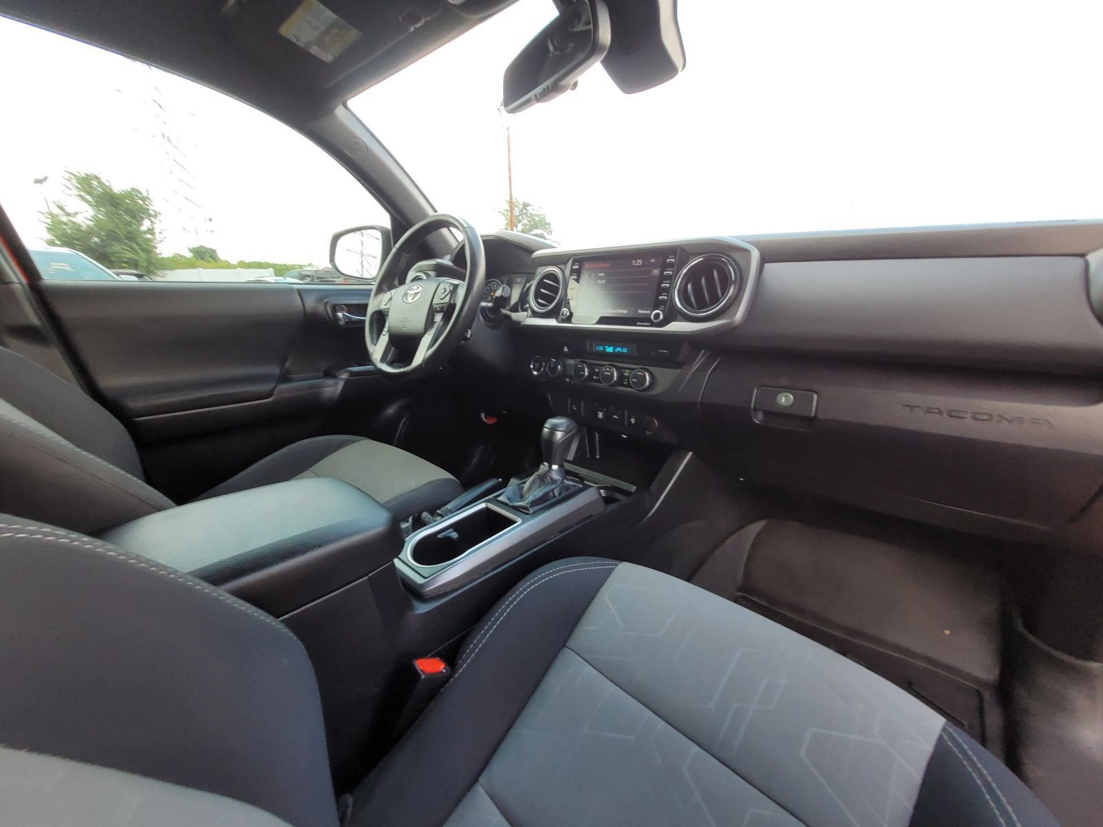 Used 2021 Toyota Tacoma TRD Off-Road AWD/4WD image 25