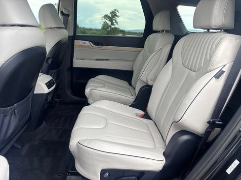 Used 2024 Hyundai Palisade Limited FWD image 13