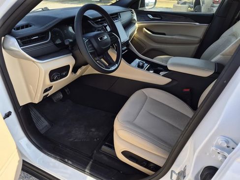 Used 2023 Jeep Grand Cherokee Limited image 11